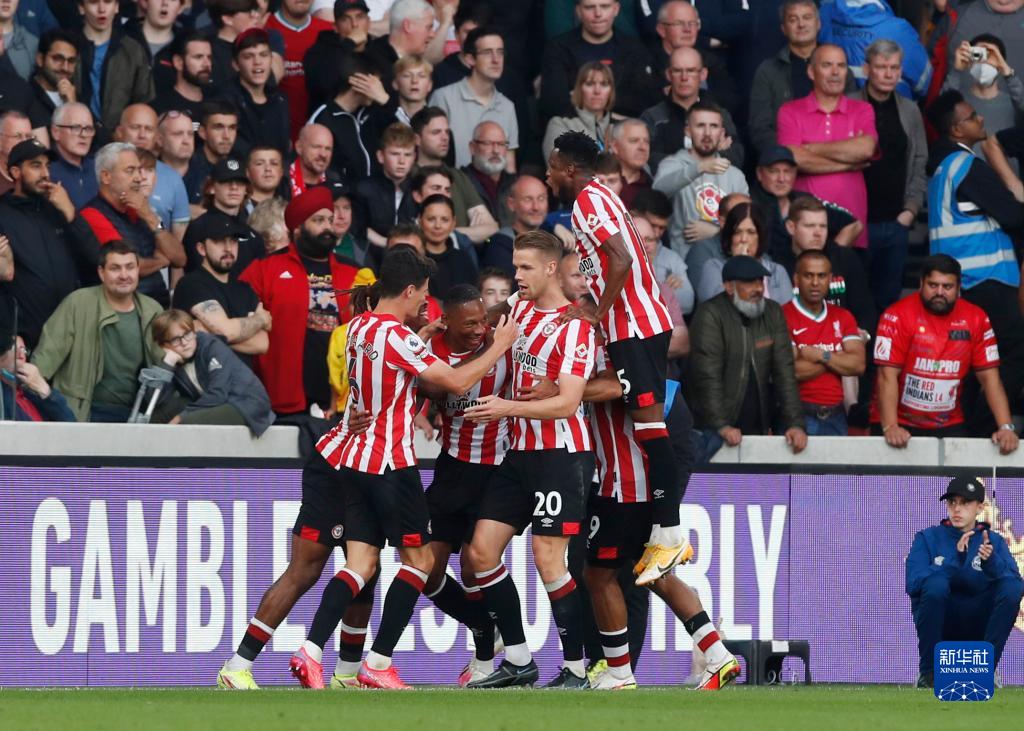 看看肌肉，你必须是个运动生！Oner Viego 为 Etahan 做出了第一次贡献，并且 T1 再次扳平了比分