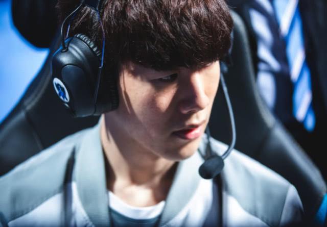 电竞比分KC打野谈TES：TES的策略非常好猜 亚洲队伍大多不会打艾翁