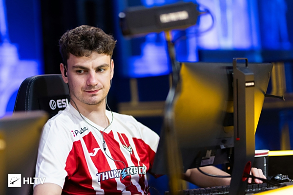 据韩媒报道，LCK宣布从今年开始中断发放供海外职业选手使用的租赁账号（即超级号）